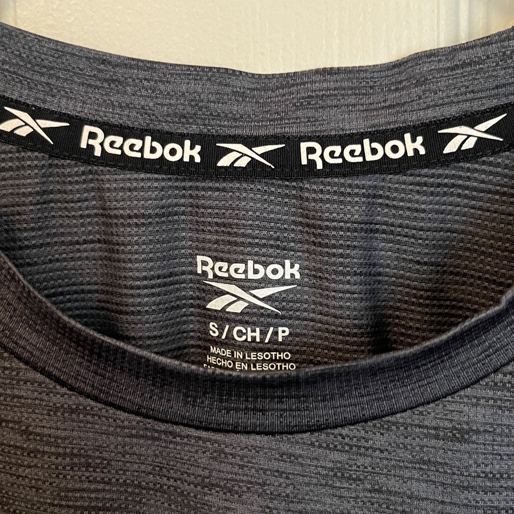 Reebok Charcoal Gray Performance Tee Size S - Picture 2 of 4